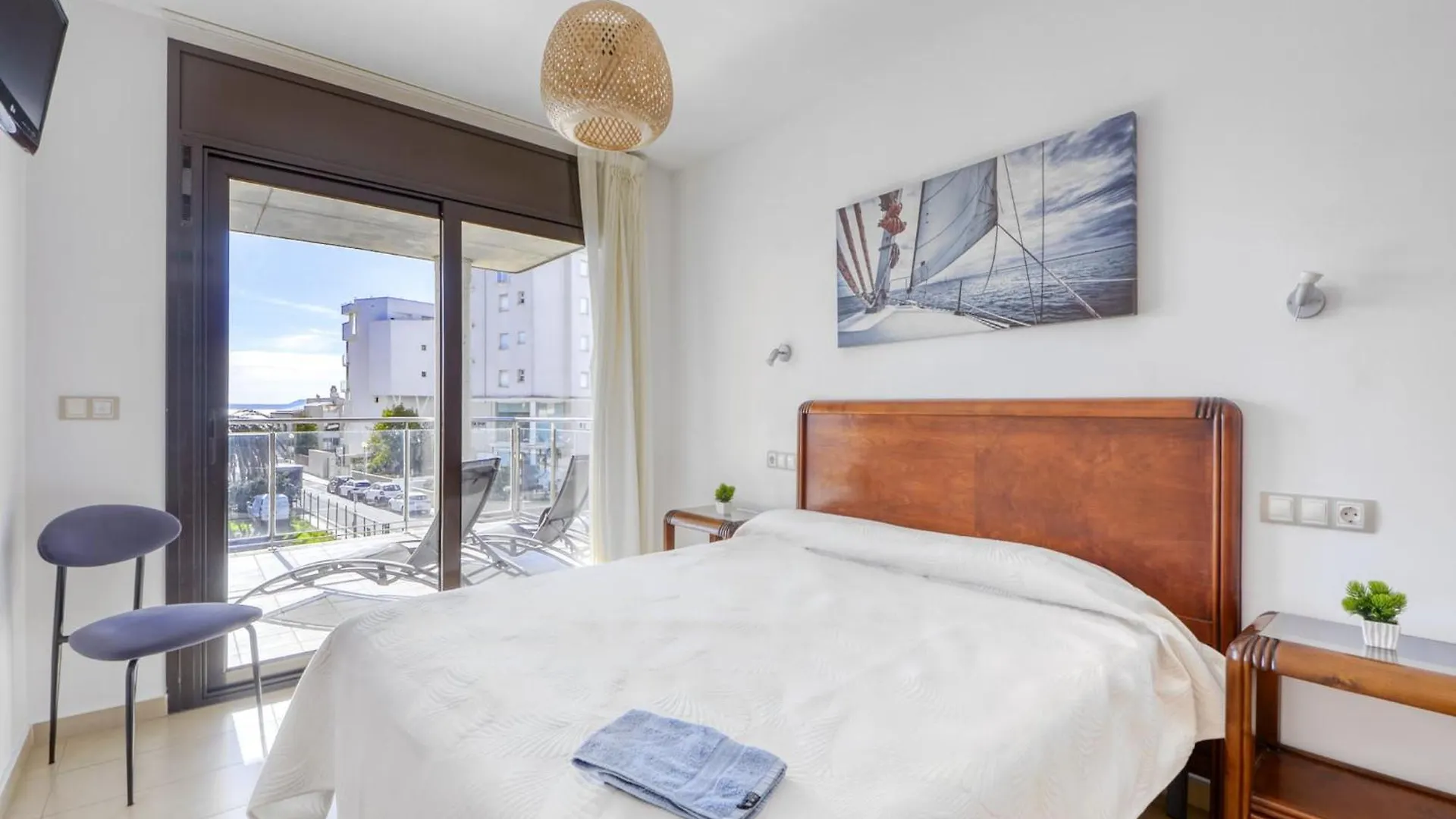 Bright Apartment In Nature Roses Spain