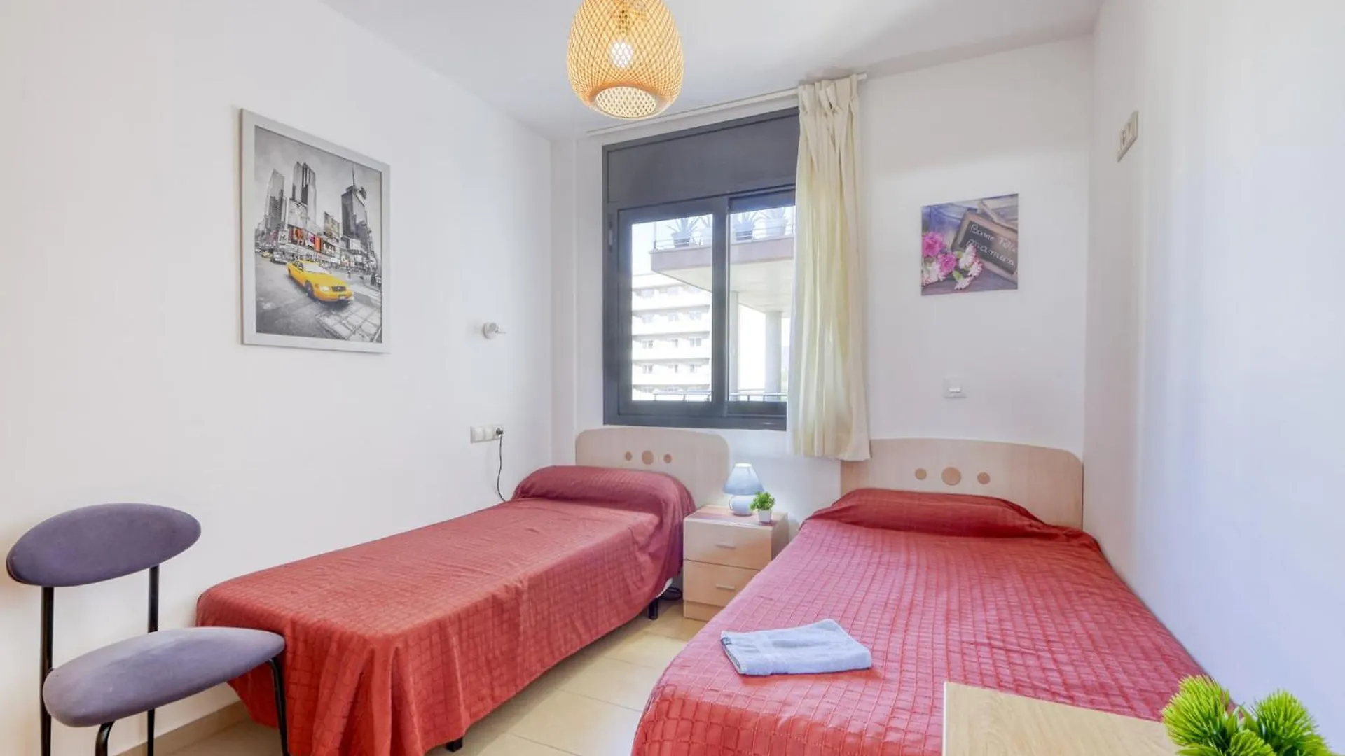 Bright Apartment In Nature Roses